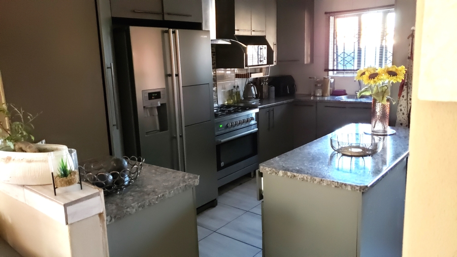 4 Bedroom Property for Sale in Tlhabane West North West